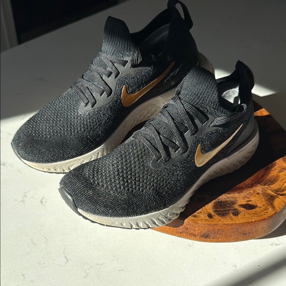 Nike Men's Black and Gold Running Shoes